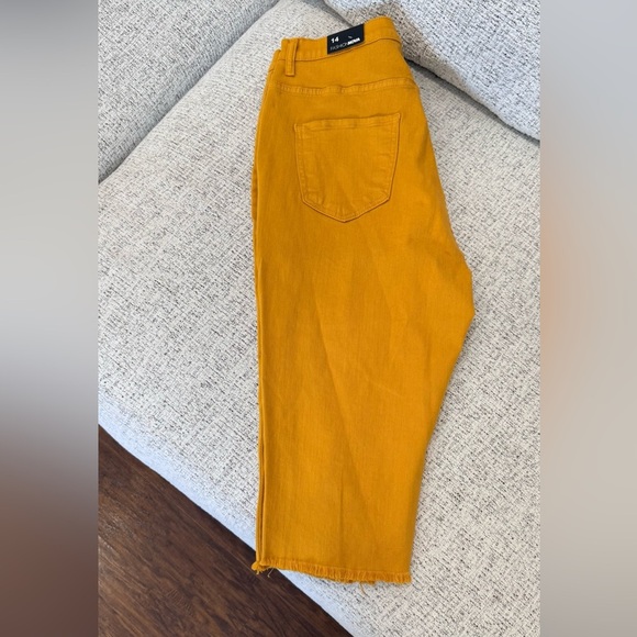 Distressed Mustard Yellow Bermuda Capris - Picture 6 of 8